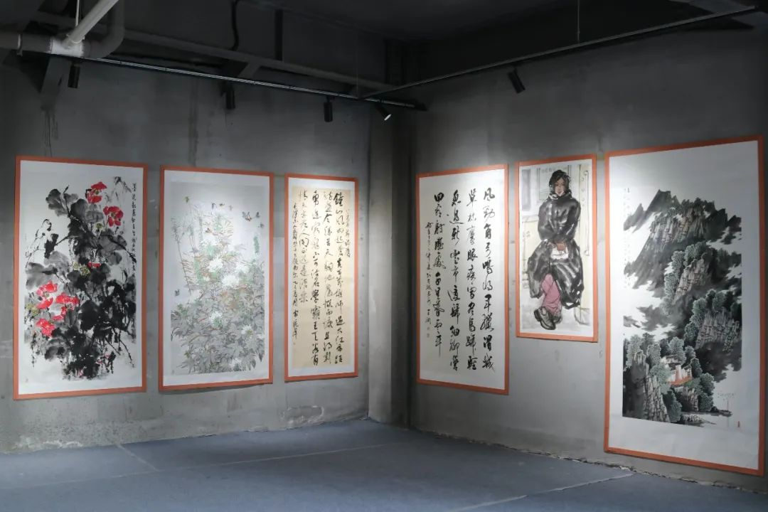 “翰墨铸军魂·蓄力谱华章”第四届书画展暨工业印记展在际华3511文创科技园开幕